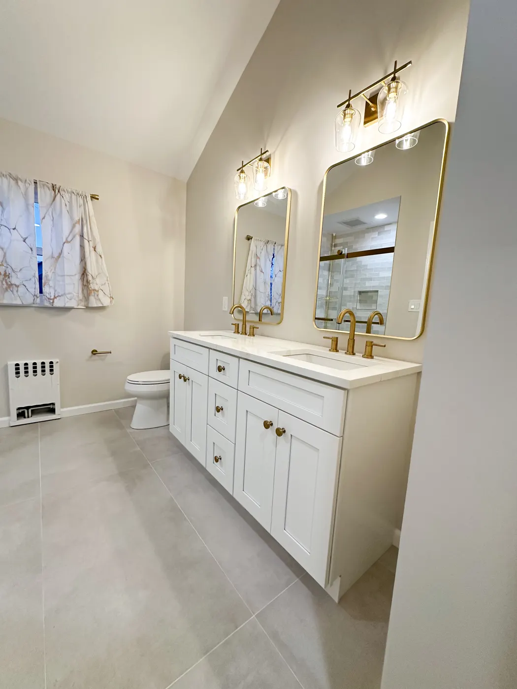 Bathroom photo from the Bath in a Box page, 8 of 12