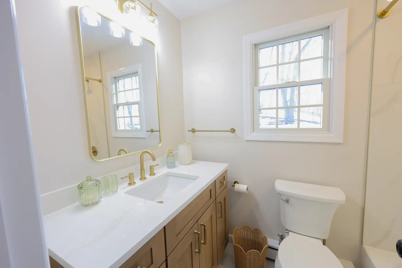 Bathroom photo from the Bath in a Box page, 9 of 12